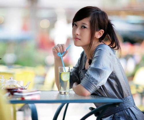 跳江的美女吃瓜,揭秘背后的真相与吃瓜群众的狂欢